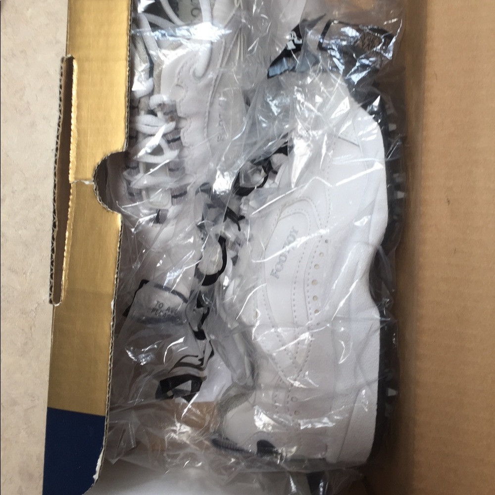 FootJoy Woman’s Size 6M New Golf Shoes